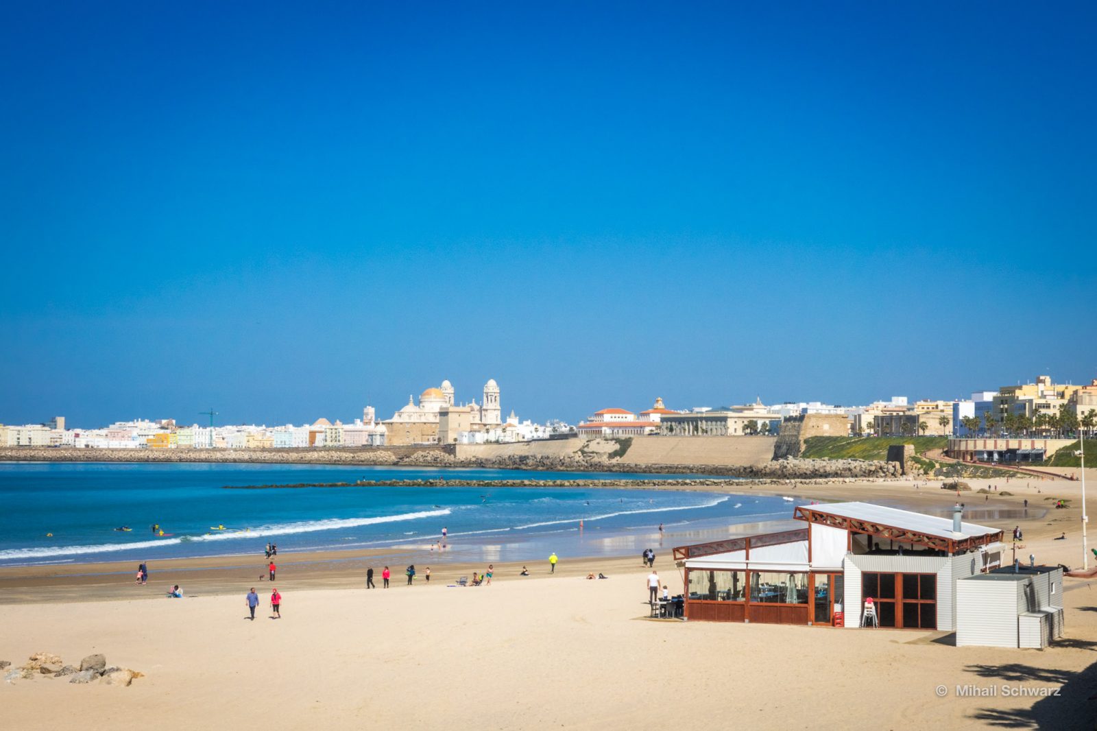 Cádiz ist eine alte Stadt an der Küste Andalusiens