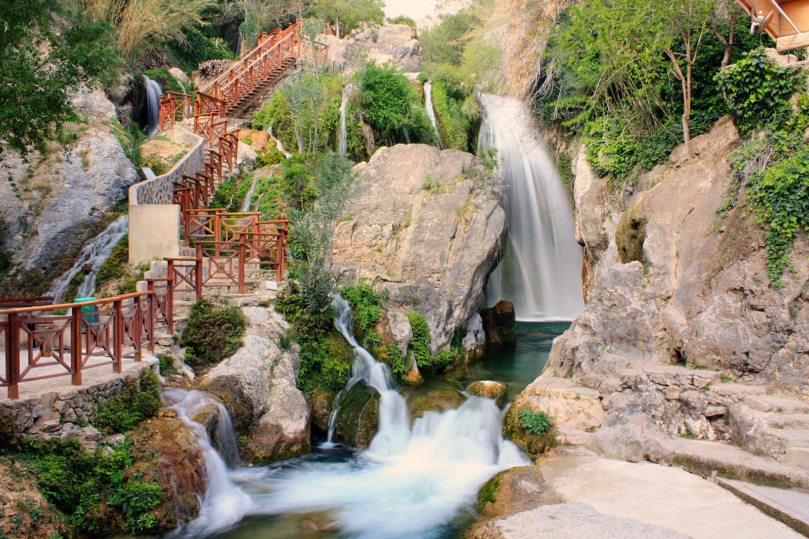 Quellen und Wasserfälle von Algar